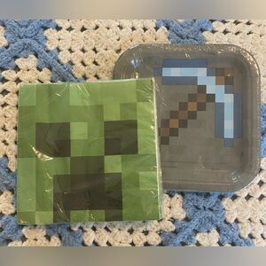 Pixelated Green and Gray Party Set